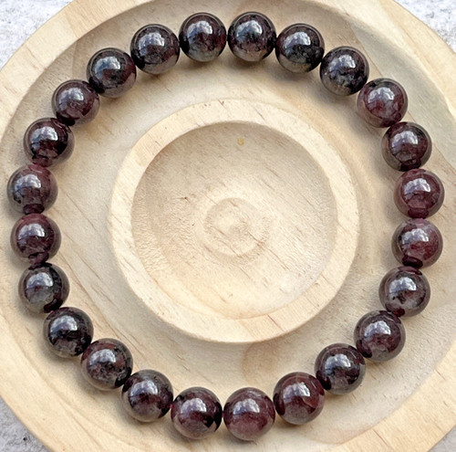 Granat astrophyllit armband - in,
