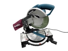 Kapp- und Gehrungssäge Makita