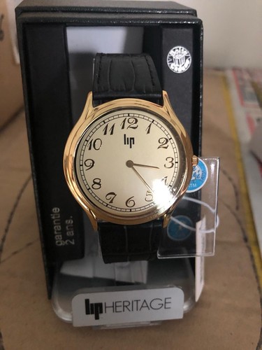 Goldene uhr mit - mit, schwarzem
