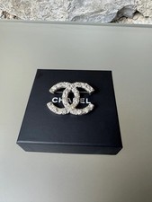 Original Chanel Brosche CC Logo Strass 2014 Kollektion Schmuck Accessoires