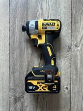 DeWalt DCF887 Akku-Schlagschrauber + 4Ah Akku