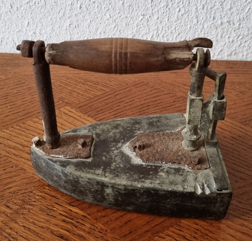 Tolles antikes bügeleisen - tolles,