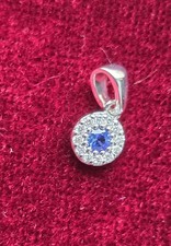 Weißgold - Änhänger 585/14 Karat mit einem echte Saphir und echten Diamanten.