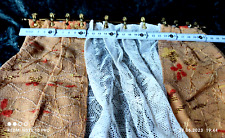 alte Mess. Gardinenstange, ausziebar, 11 Zwicker + Gardine,Zubehör Puppenstube