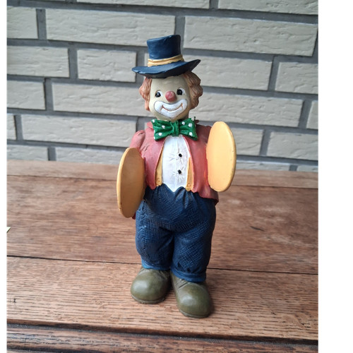 Clown figur mit becken musiker - figur,
