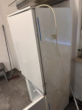 gebrauchter, sauberer  funktionaler Kühlschrank in guten Zustand abzugeben......