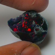 Schwarzopal grob 8,70 Karat