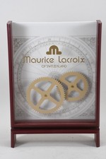 C25P11- Maurice Lacroix Werbe Aufsteller Schaukasten Hartfaser Acryl Metall