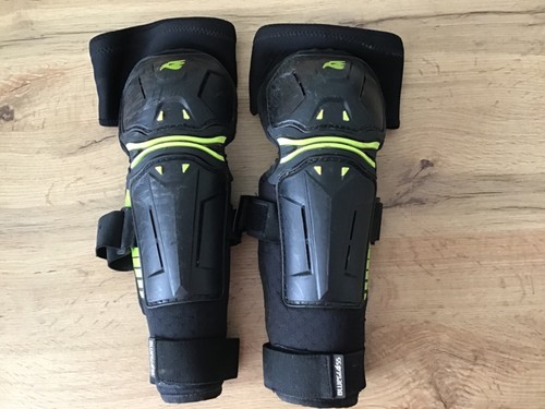 Knie und schienbein - und,