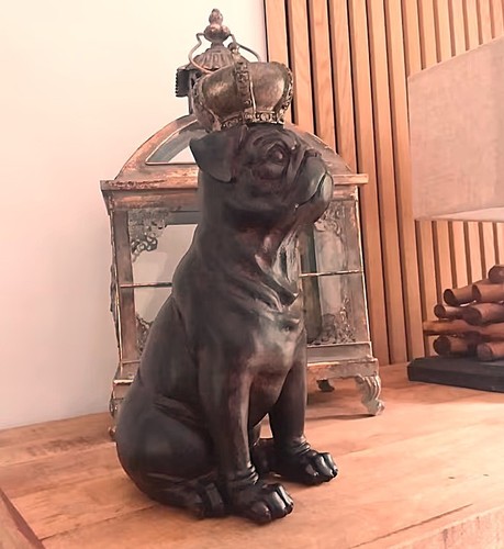 Mops figur mit krone hund - figur, krone,
