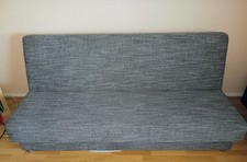 Modernes Sofa mit Schlaffunktion und Bettkasten