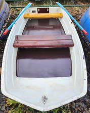 Kleines ruderboot ruderdingi - ruderboot,