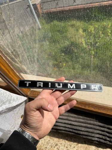 Triumph typenschild schriftzug - triumph,