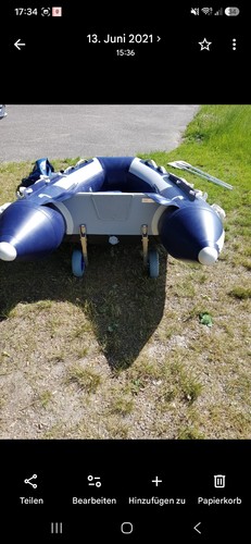 Schlauchboot m mit - m,