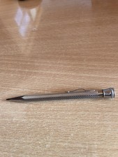 Alter silbernerfarbener