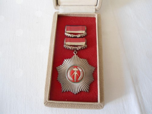 Orden silber mit - v, o