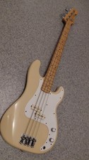FENDER Precision Bass Standard
