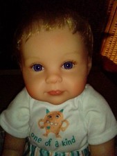 Zuckersüße Babypuppe Junge