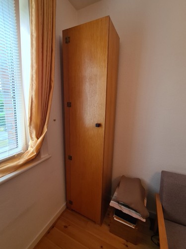 Holzschrank aus tischlerplatte - aus,