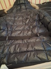 Moncler Damen Jacke gr. 4  matt schwarze Farbe mit Gürtel und Echtfellkapuze