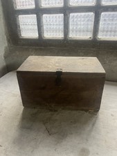 Antike Holztruhe mit Schloss -