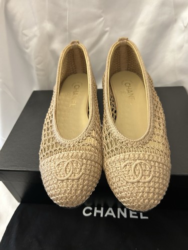 Chanel beige raffia cap toe - cc,