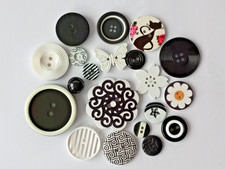 Knöpfe weiß schwarz Mischung