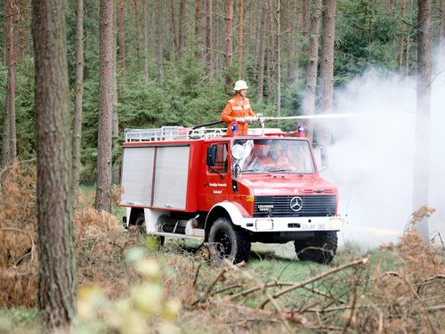 Cars 1980 mercedes - benz, unimog