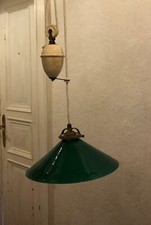 Original alte Lampe, grüner Glasschirm mit Zug aus Steingut, funktioniert