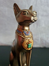 kleine  Skulptur der ägyptischen Katzengöttin Bastet