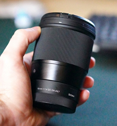 Sigma 16mm dc dn - f/1,4,
