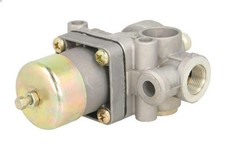 Pressure regulator, compressed