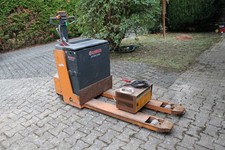 Elektrischer Hubwagen von Still & Saxby inkl. Ladegerät anzubieten.