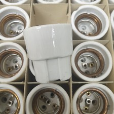 1x Lampenfassung E27 DDR 1 Teilig Keramik Keramikfassung Porzellan Aufbau