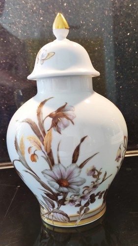 Deckelvase aus