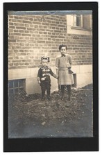 Fotografie niedlicher kleiner Knabe in Husaren Uniform zum Fasching 