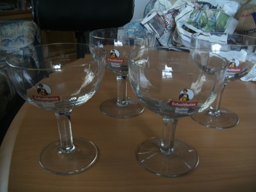 Vier biergläser berliner - vier,