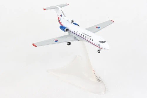Herpa wings yakovlev - herpa, yak-40
