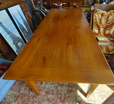 1 Sehr große Tisch