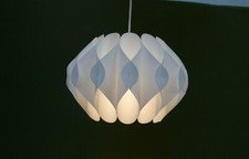 70er  ZICOLI Hängelampe, rund mit weißen gerollten Kunststoffröhren gebunden