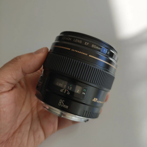 Canon lens 1 - ef, 85