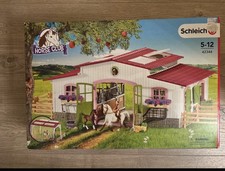Schleich  Reiterhof mit Reiterin und Pferden Spielzeug (42344)