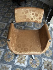 Friseurstuhl mit stufenloser Höhenverstellung in SEHR GUTEM Zustand