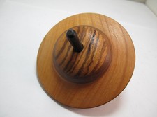 Schnur Kreisel -  mit diverse Hölzer, für Kinder ab 5 Jahre - Holzspielzeug