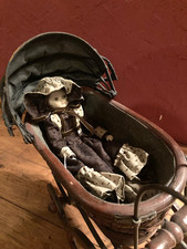 Alter Kinderwagen mit