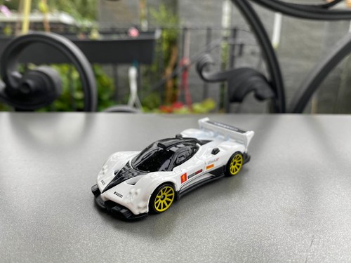 Hot wheels pagani zonda - hot,