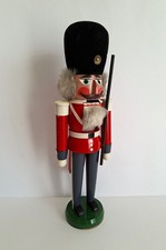 Großer alter Nussknacker als