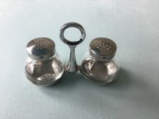 Pfeffer und Salzstreuer /