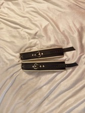 Fesselmanschetten set 1 Paar in schwarzweiß seltene Ausführung guter Zustand