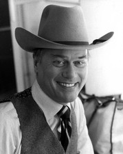 Larry Hagman [1026286] 8x10
